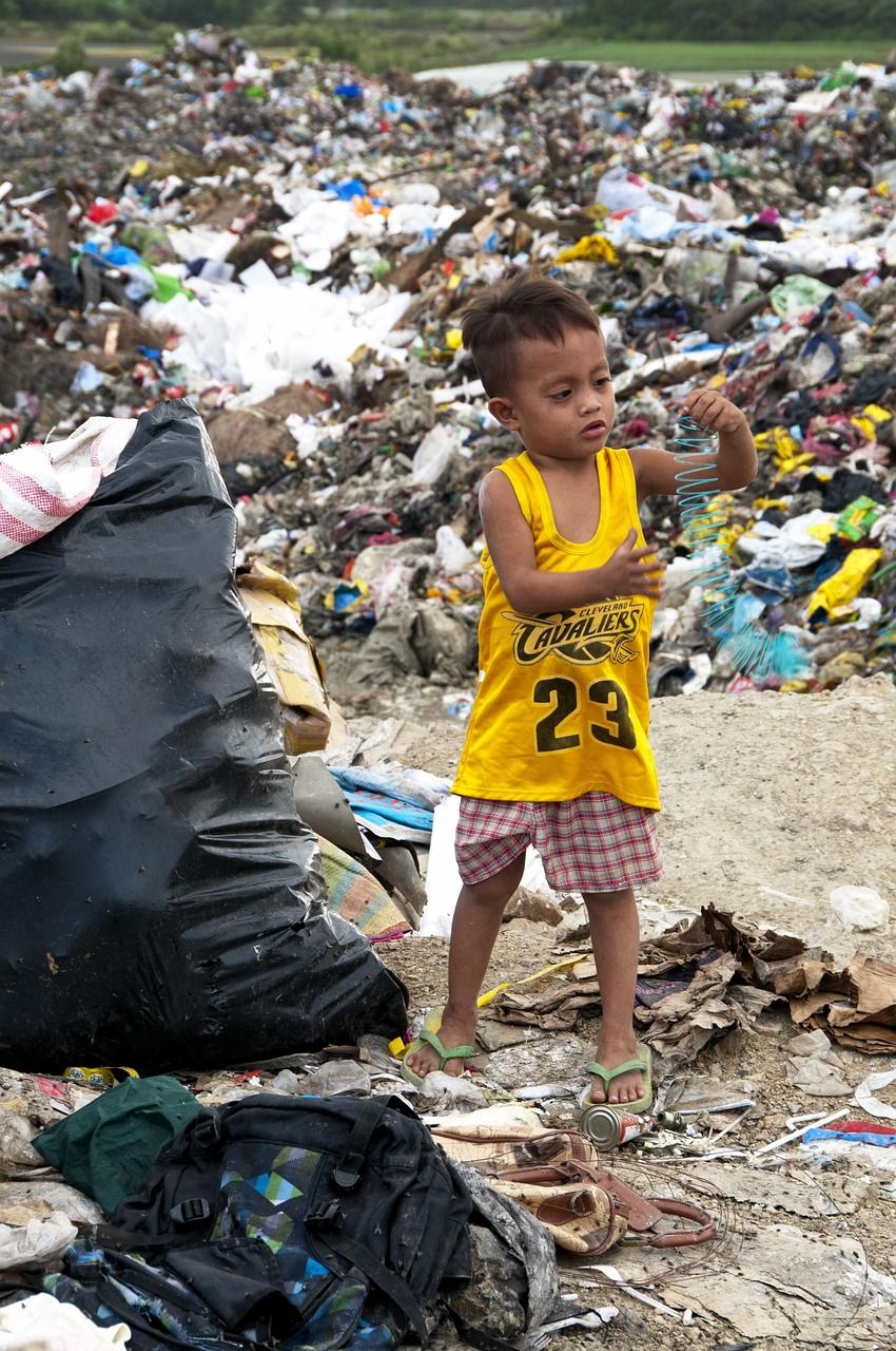 découvrez les méthodes et avantages du recyclage du plastique pour réduire les déchets et protéger l'environnement.