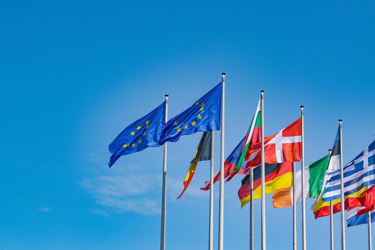 découvrez le european green deal, une initiative ambitieuse de l'union européenne visant à rendre l'europe le premier continent neutre en carbone d'ici 2050. explorez les mesures prises pour promouvoir la durabilité, protéger la biodiversité et favoriser une économie circulaire, tout en soutenant une transition juste pour tous les citoyens.