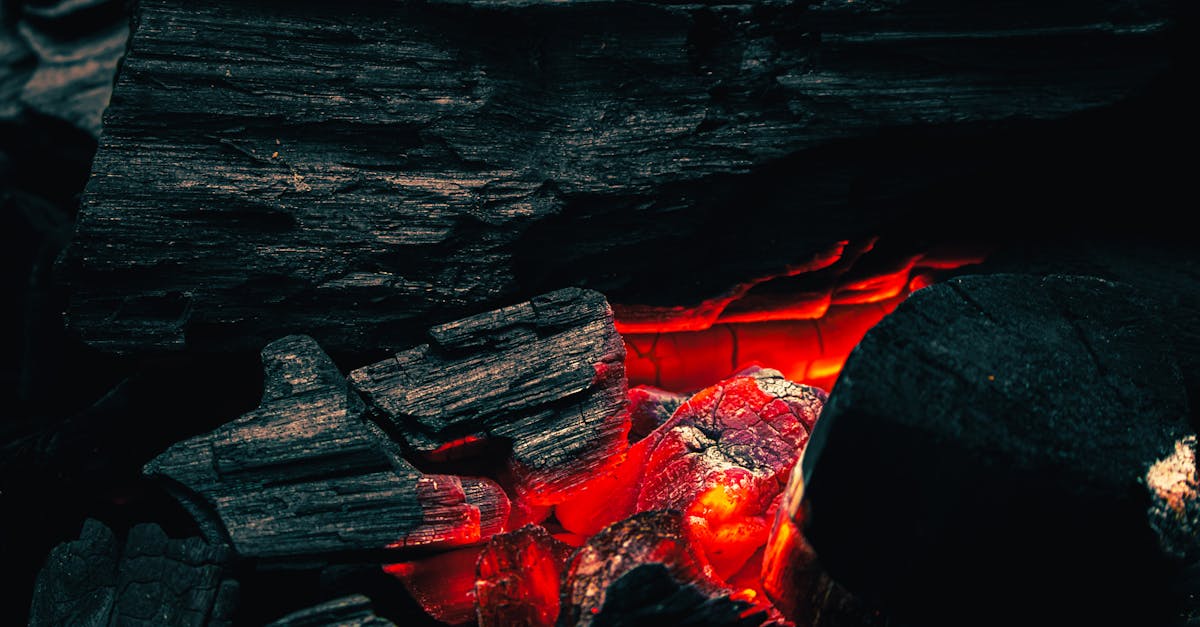 découvrez le carbone fossile, ses origines anciennes, son impact environnemental et son rôle dans l'évolution de l'énergie. une exploration des ressources fossiles et de leur utilisation dans notre société moderne.