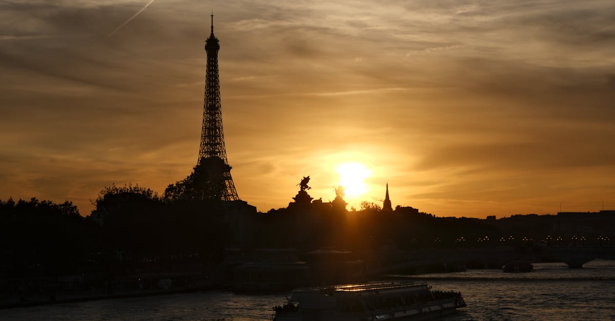 découvrez l'accord de paris, un pacte mondial visant à lutter contre le changement climatique en limitant le réchauffement à 1,5°c. explorez les engagements des nations, les initiatives pour réduire les émissions de gaz à effet de serre et les impacts de cette coopération internationale sur l'environnement et la durabilité.