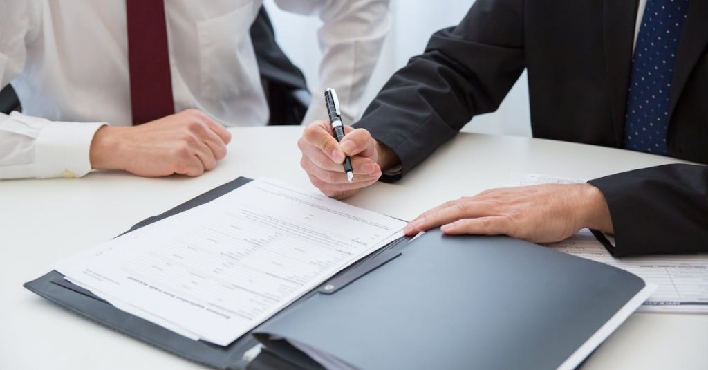 découvrez l'économie collaborative : un modèle basé sur le partage, la coopération et l'échange entre particuliers pour consommer autrement, favoriser l'entraide et optimiser l'utilisation des ressources.