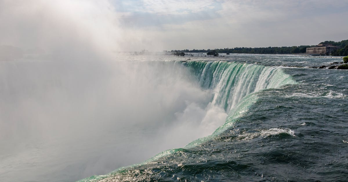 découvrez les principes de l'hydroélectricité, une source d'énergie renouvelable qui exploite la force de l'eau pour produire de l’électricité propre et durable. avantages, fonctionnement et impact environnemental expliqués.
