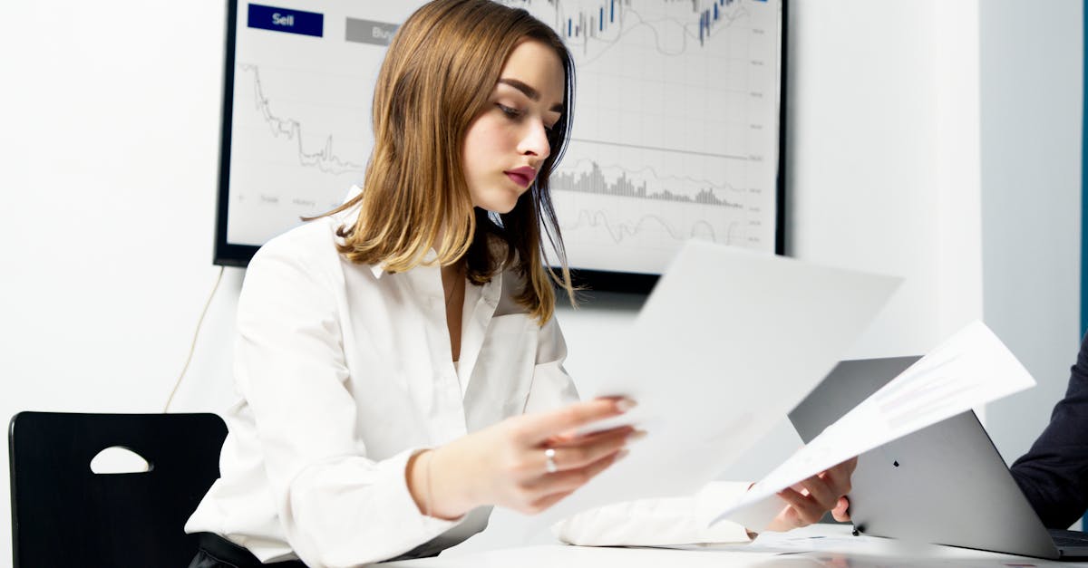découvrez l’économie comportementale : une approche innovante qui explore comment nos émotions, biais et comportements influencent les décisions économiques au quotidien. comprenez ses impacts sur la consommation, l’épargne et les politiques publiques.