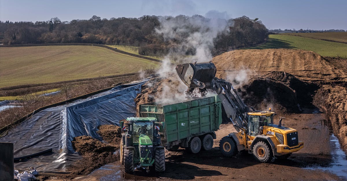 découvrez les bases du compostage : conseils pour recycler vos déchets organiques à la maison, réduire vos déchets et enrichir naturellement votre jardin grâce au compost. astuces écologiques et pratiques pour débuter facilement.