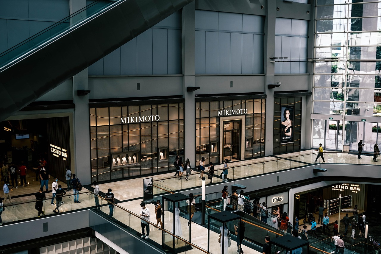 d&eacute;couvrez le shopping de seconde main : des v&ecirc;tements uniques, &eacute;cologiques et abordables pour un style responsable et tendance.